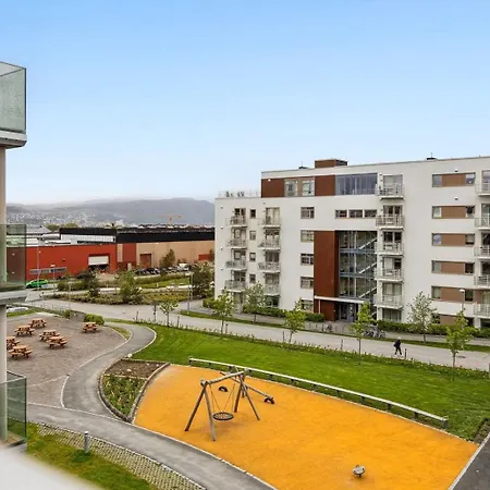 Toppleilighet med utmerkede solforhold sentralt ved jernbanestasjon, IKEA og kjøpesenter * Trondheim