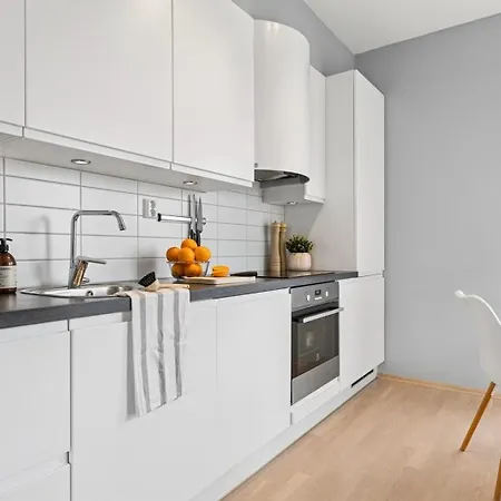 Leilighet Toppleilighet med utmerkede solforhold sentralt ved jernbanestasjon, IKEA og kjøpesenter Trondheim