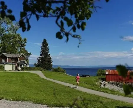 Leilighet Toppleilighet med utmerkede solforhold sentralt ved jernbanestasjon, IKEA og kjøpesenter *