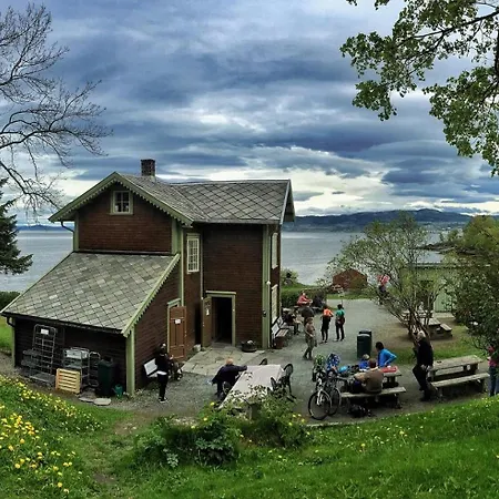 Leilighet Toppleilighet med utmerkede solforhold sentralt ved jernbanestasjon, IKEA og kjøpesenter Trondheim
