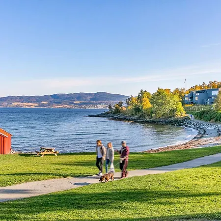 Toppleilighet med utmerkede solforhold sentralt ved jernbanestasjon, IKEA og kjøpesenter *